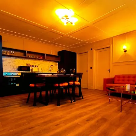 Canal View Lodge & Spa - Entire 3 Bed Lodge شقة