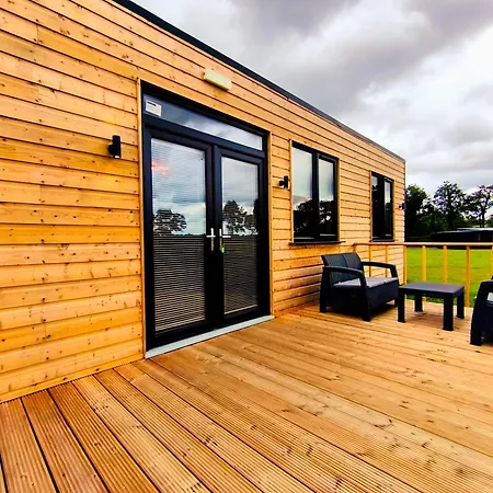 Canal View Lodge & Spa - Entire 3 Bed Lodge *