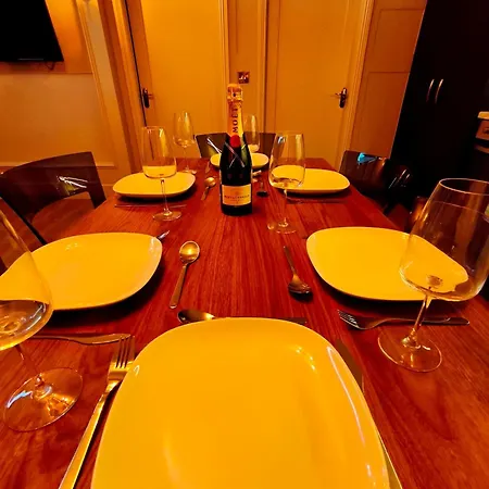 Canal View Lodge & Spa - Entire 3 Bed Lodge شقة
