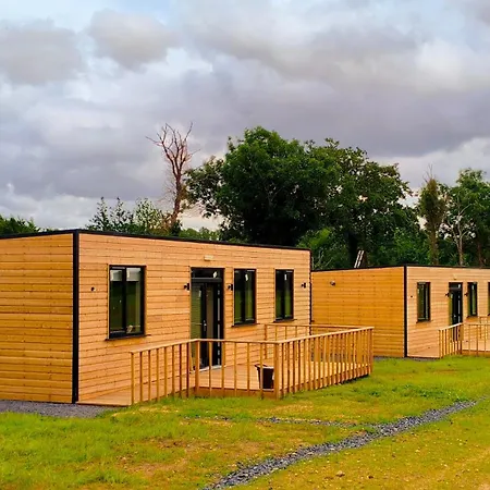 Canal View Lodge & Spa - Entire 3 Bed Lodge لونغفورد