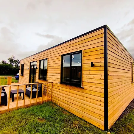 Canal View Lodge & Spa - Entire 3 Bed Lodge لونغفورد