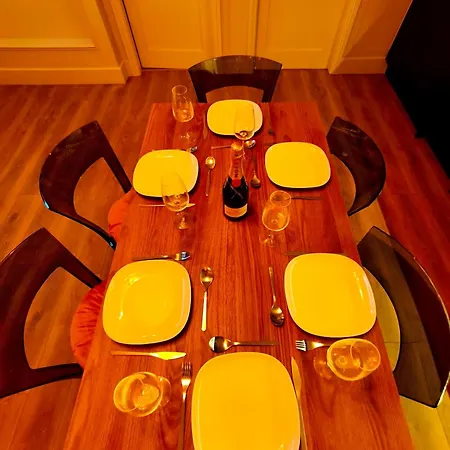 Canal View Lodge & Spa - Entire 3 Bed Lodge شقة لونغفورد