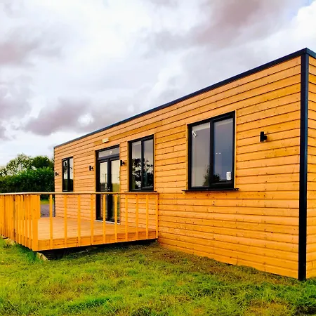 Canal View Lodge & Spa - Entire 3 Bed Lodge شقة *