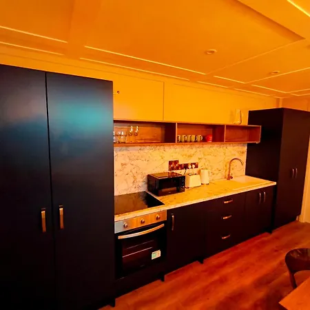 Canal View Lodge & Spa - Entire 3 Bed Lodge شقة