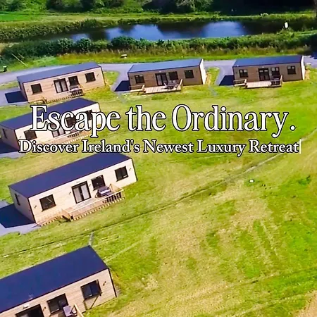 Canal View Lodge & Spa - Entire 3 Bed Lodge لونغفورد